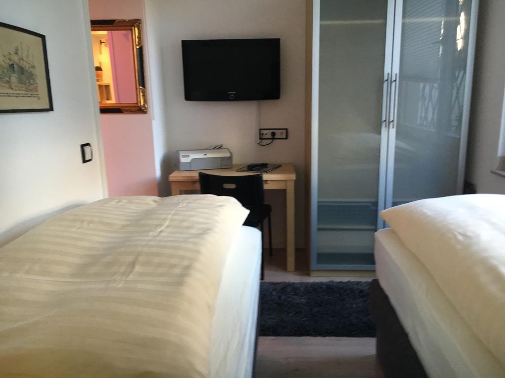 Messe Ferienwohnung Duesseldorf Oberkassel 外观 照片